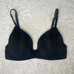 Body by Victoria’s Secret No-Wire Soft Cups Polka Dots 32C